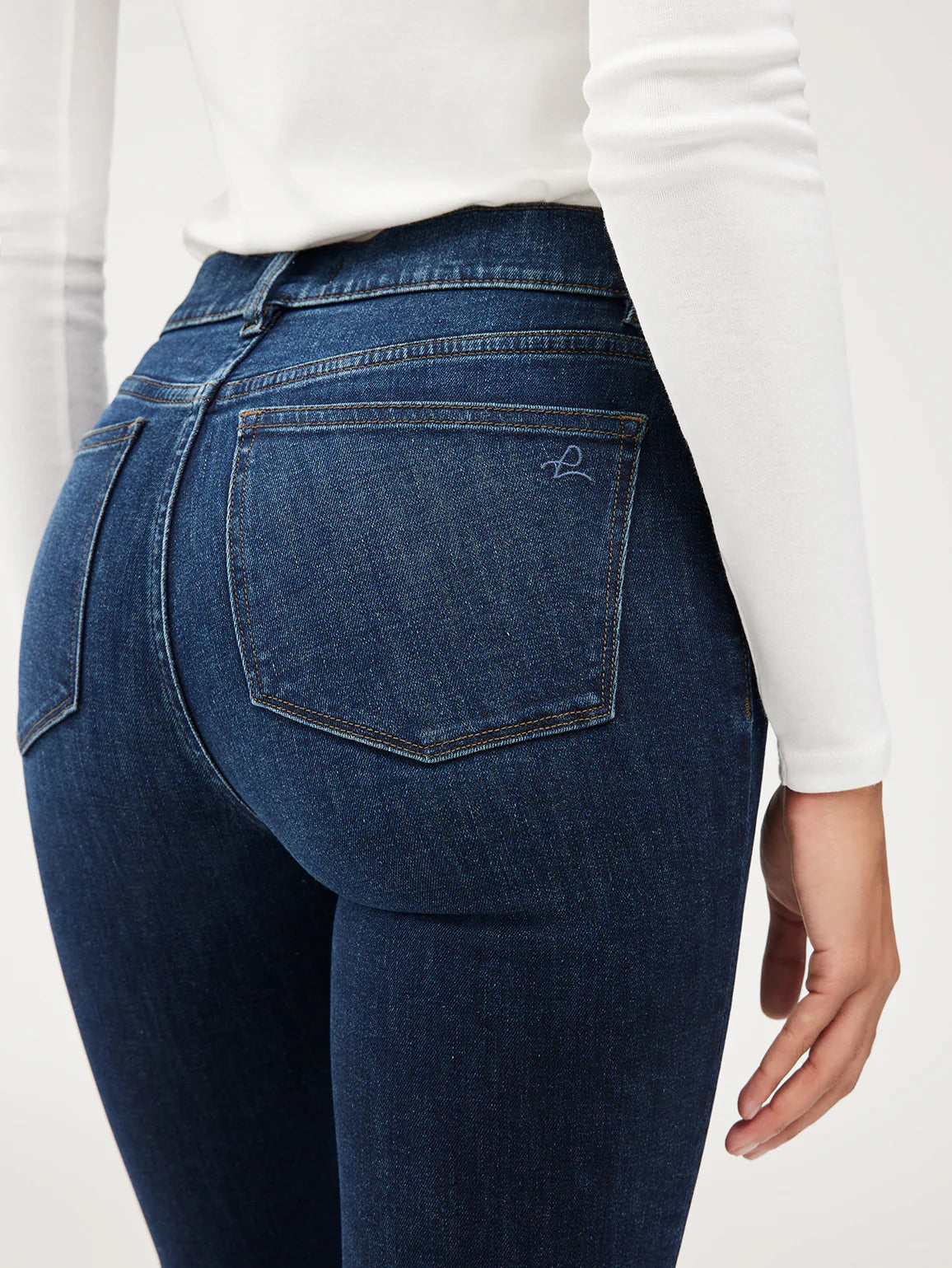 Mara Straight Mid Rise Insascultp Ankle - India ink