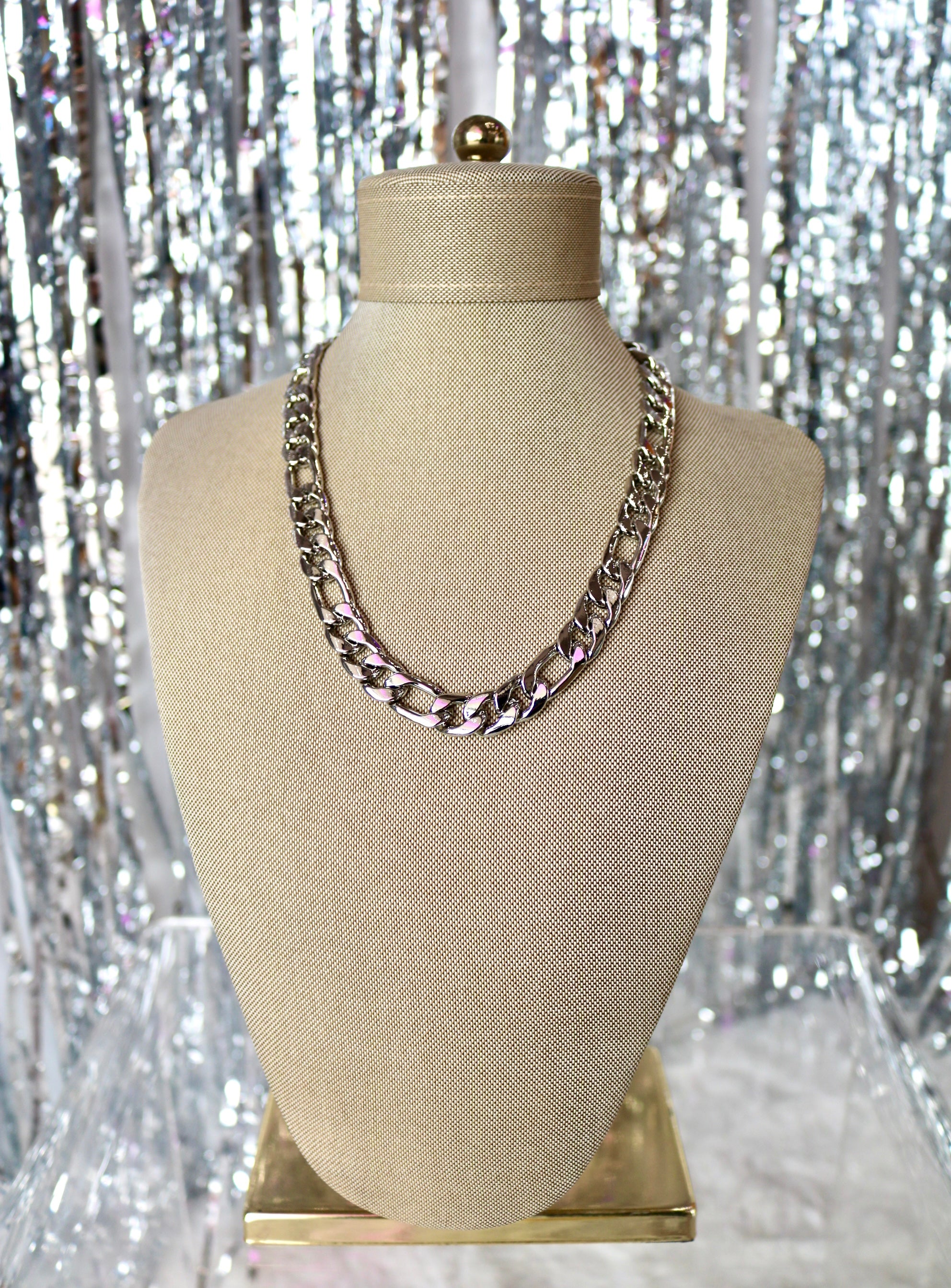 Metal Fiagro Chain Necklace