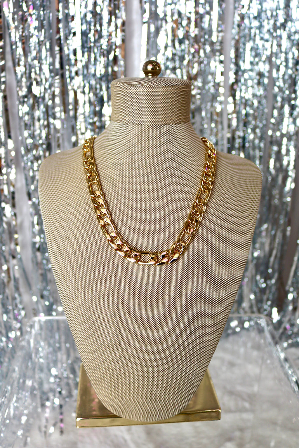 Metal Fiagro Chain Necklace
