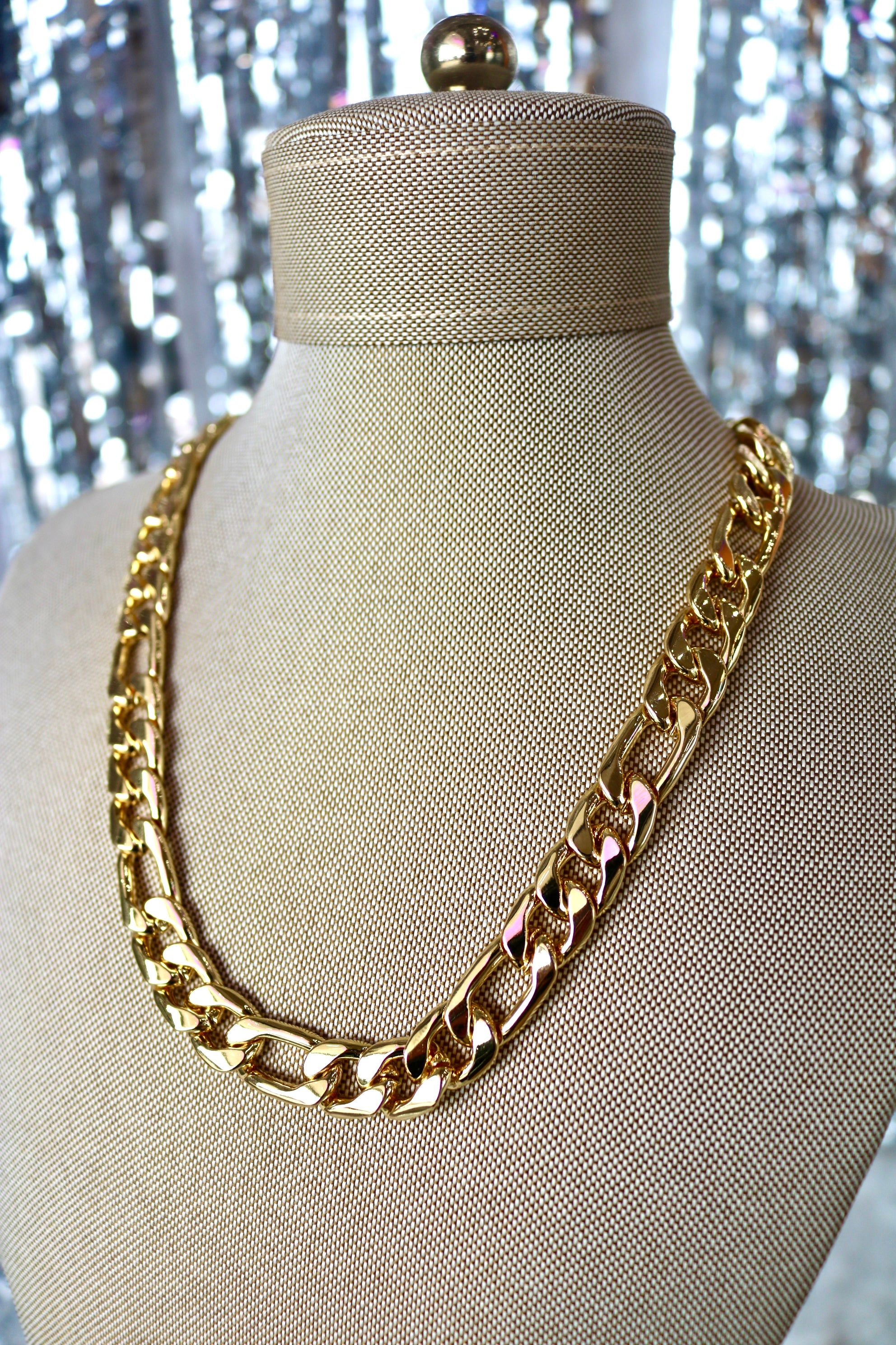 Metal Fiagro Chain Necklace
