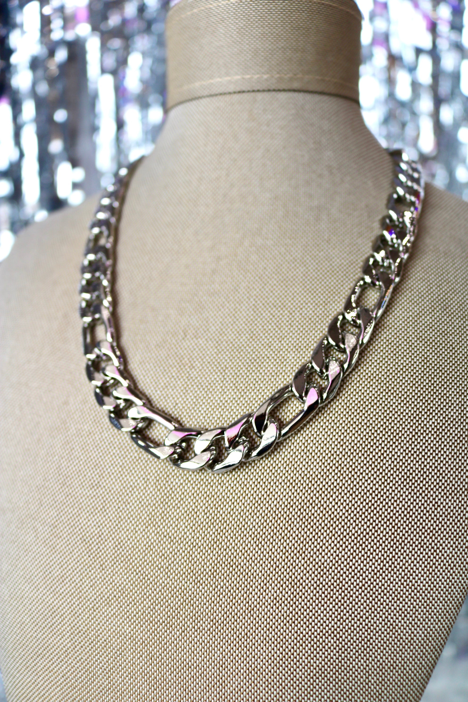 Metal Fiagro Chain Necklace