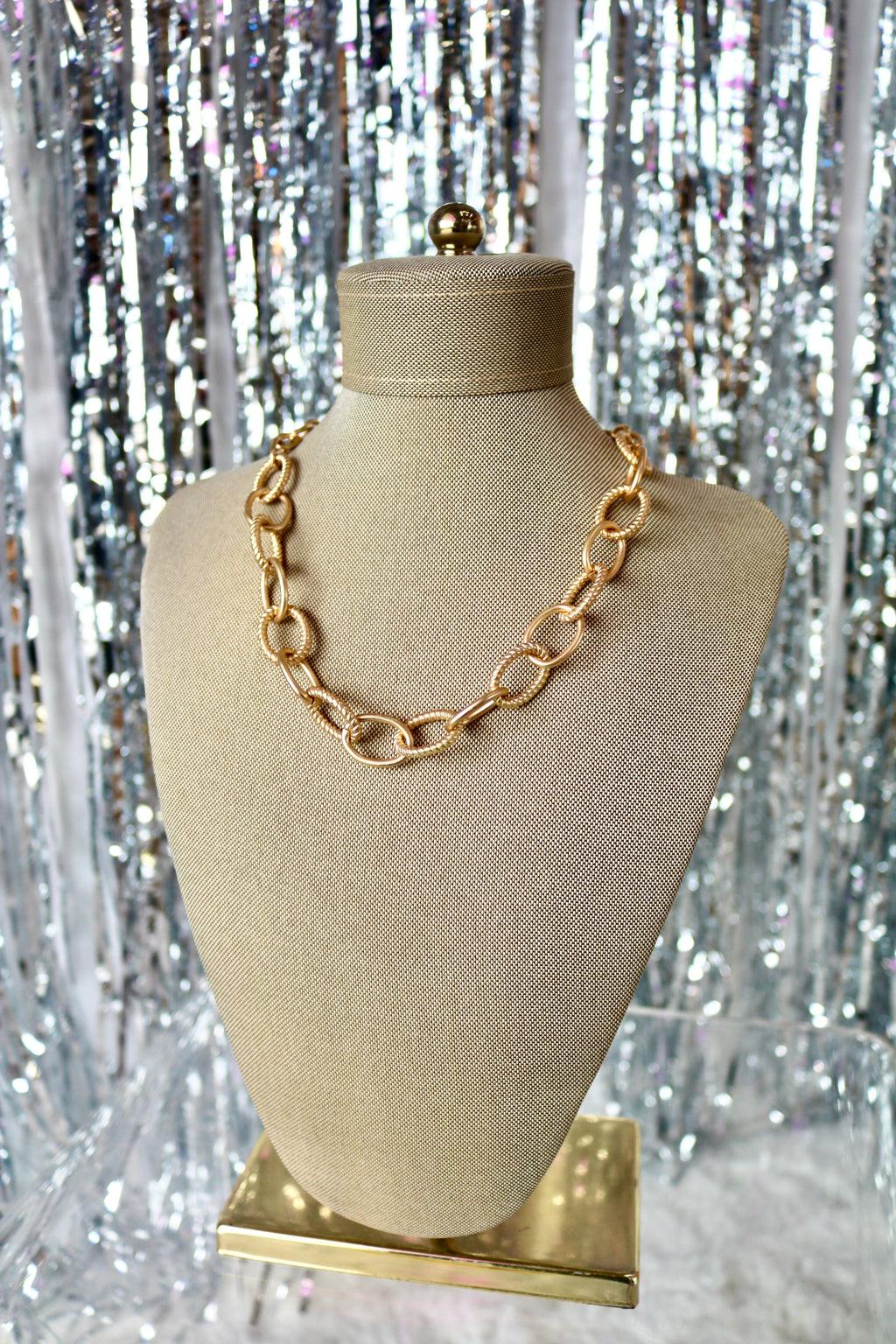 Matte Oval Link Necklace